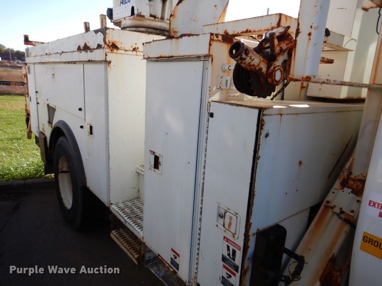 image for item KA9596 2005 International 4300  digger derrick truck