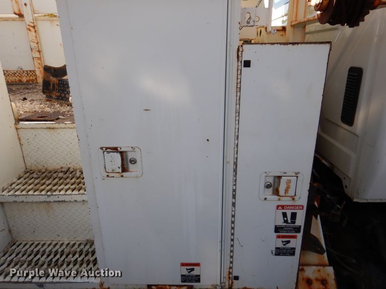 image for item KA9596 2005 International 4300  digger derrick truck