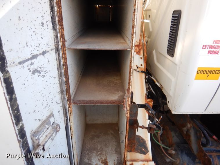 image for item KA9596 2005 International 4300  digger derrick truck