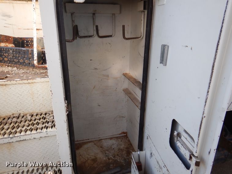 image for item KA9596 2005 International 4300  digger derrick truck