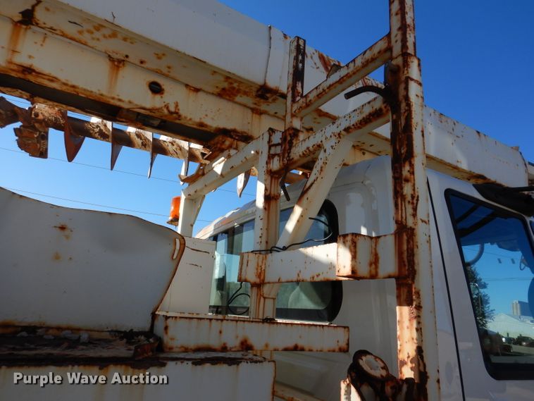 image for item KA9596 2005 International 4300  digger derrick truck