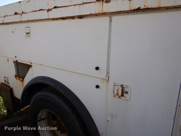 image for item KA9596 2005 International 4300  digger derrick truck