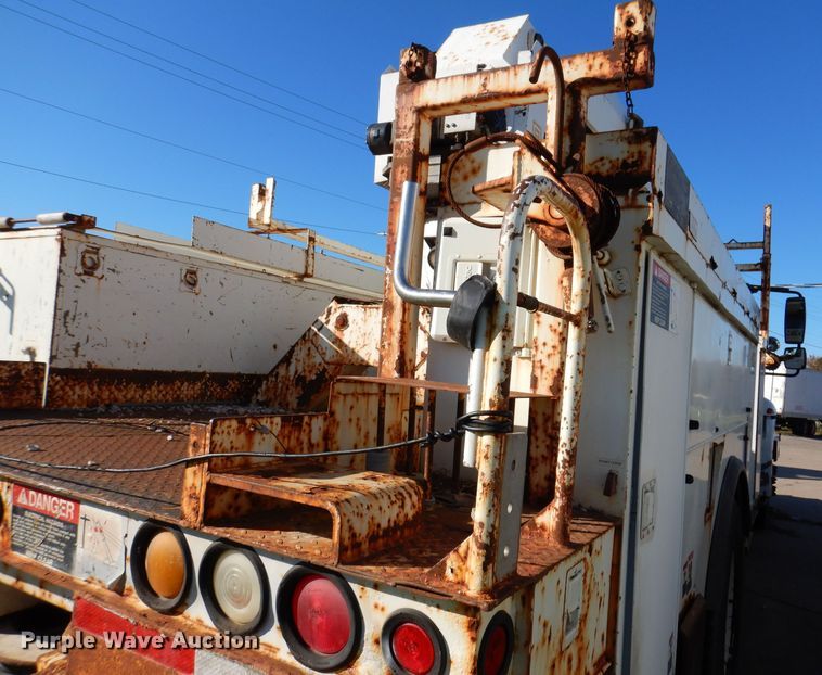 image for item KA9596 2005 International 4300  digger derrick truck