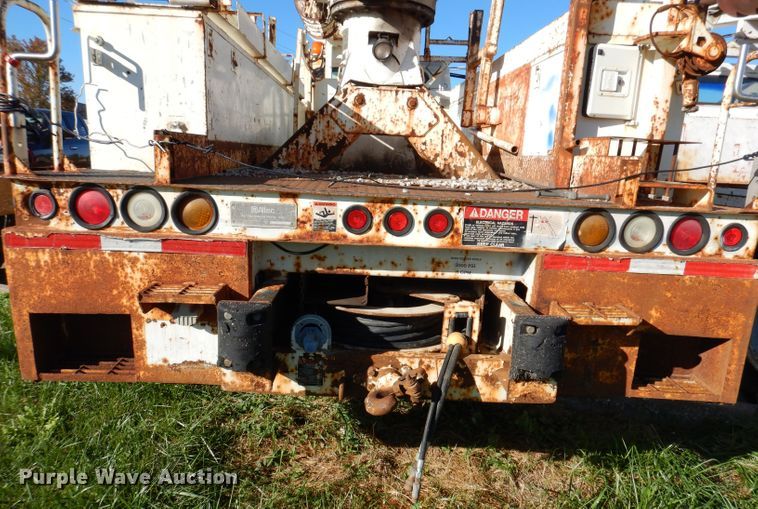 image for item KA9596 2005 International 4300  digger derrick truck