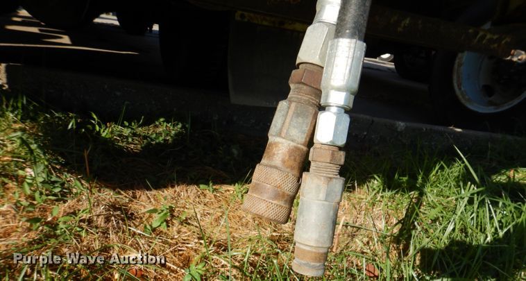 image for item KA9596 2005 International 4300  digger derrick truck