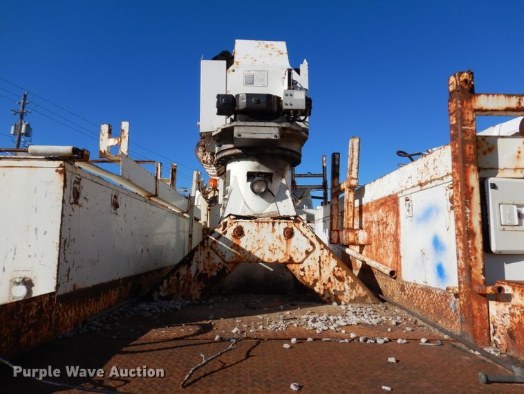 image for item KA9596 2005 International 4300  digger derrick truck