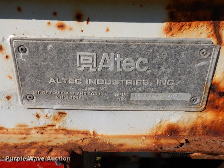 image for item KA9596 2005 International 4300  digger derrick truck