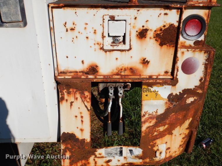 image for item KA9596 2005 International 4300  digger derrick truck