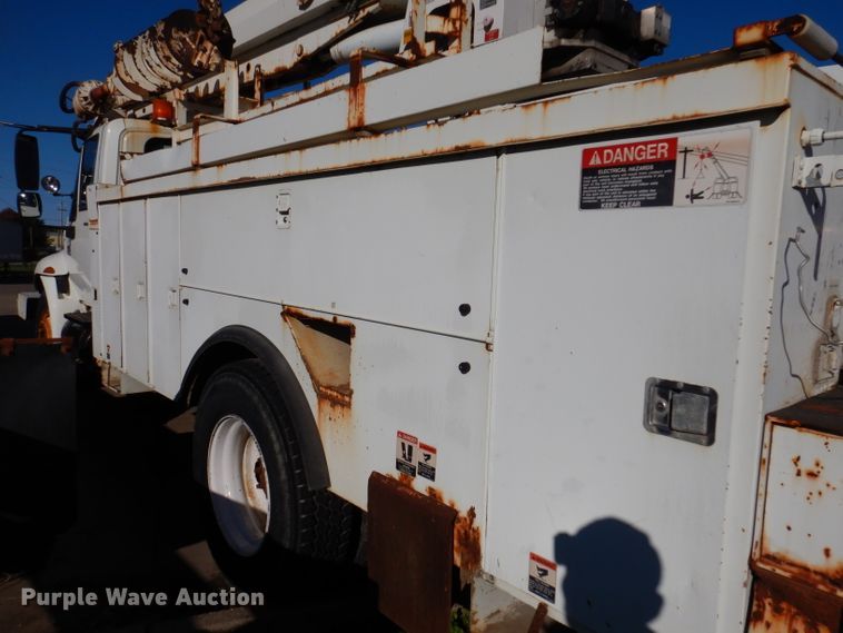 image for item KA9596 2005 International 4300  digger derrick truck