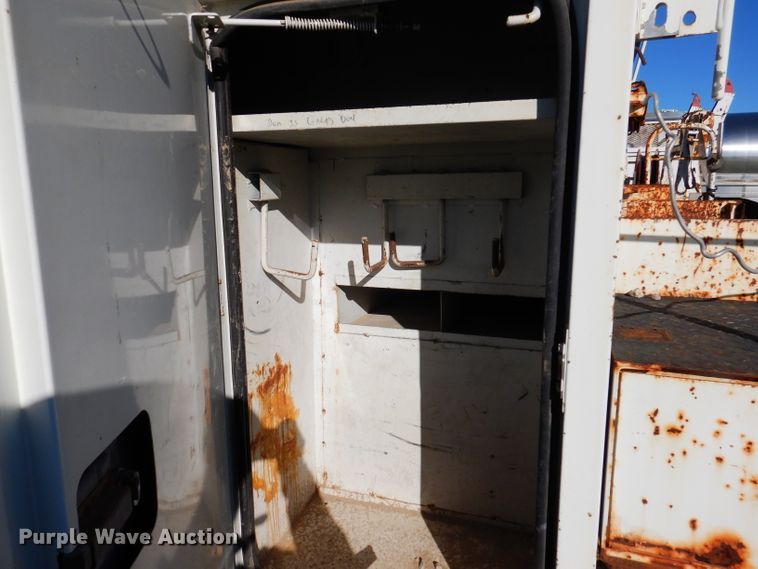 image for item KA9596 2005 International 4300  digger derrick truck