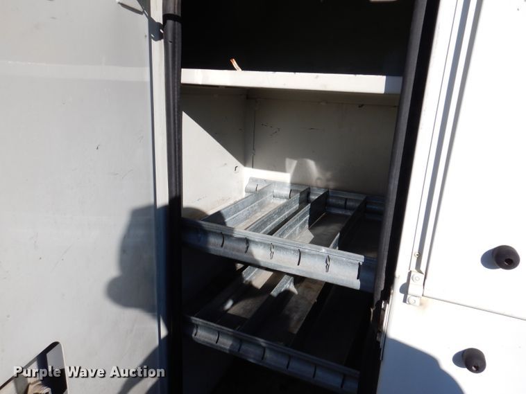 image for item KA9596 2005 International 4300  digger derrick truck