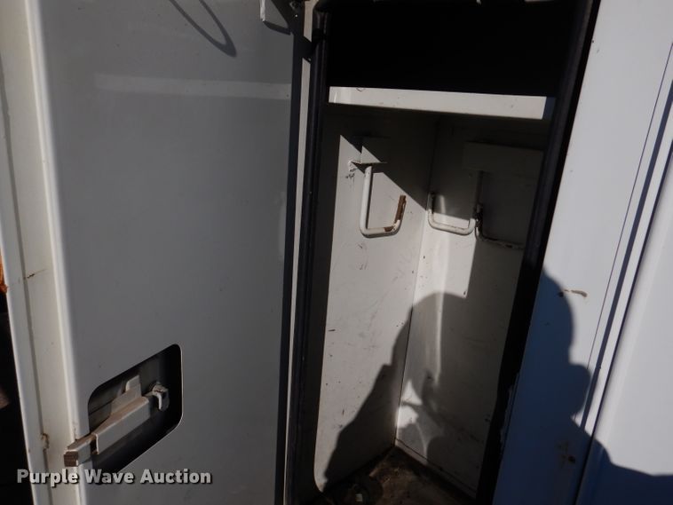 image for item KA9596 2005 International 4300  digger derrick truck