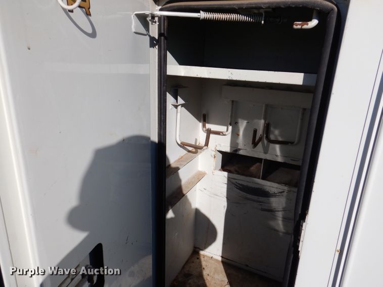 image for item KA9596 2005 International 4300  digger derrick truck