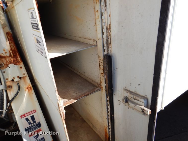 image for item KA9596 2005 International 4300  digger derrick truck