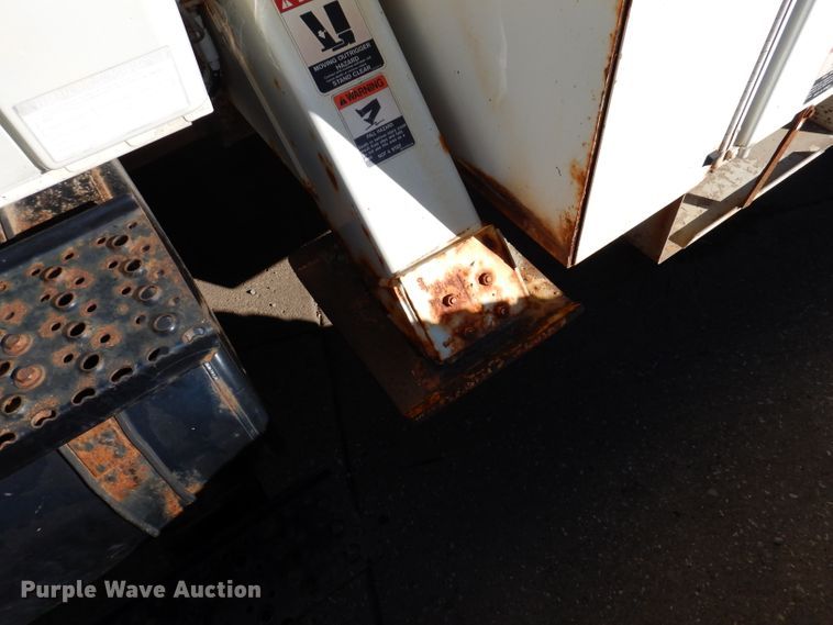 image for item KA9596 2005 International 4300  digger derrick truck