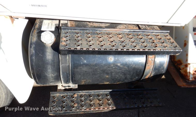 image for item KA9596 2005 International 4300  digger derrick truck