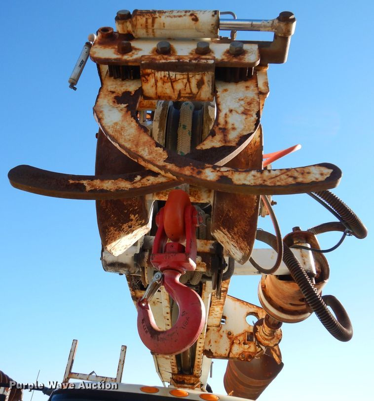 image for item KA9596 2005 International 4300  digger derrick truck