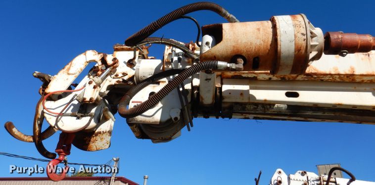 image for item KA9596 2005 International 4300  digger derrick truck