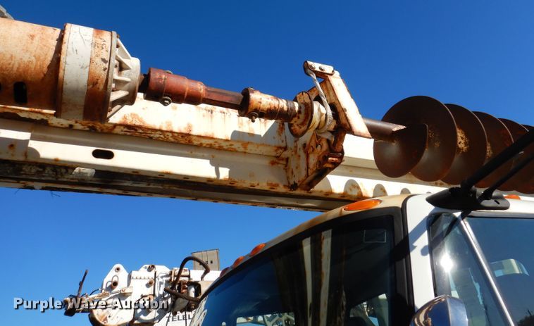 image for item KA9596 2005 International 4300  digger derrick truck