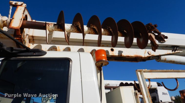 image for item KA9596 2005 International 4300  digger derrick truck