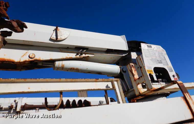 image for item KA9596 2005 International 4300  digger derrick truck