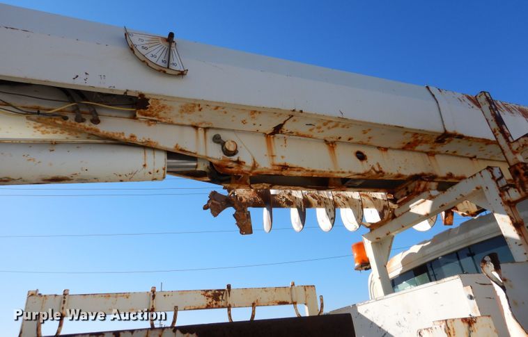 image for item KA9596 2005 International 4300  digger derrick truck