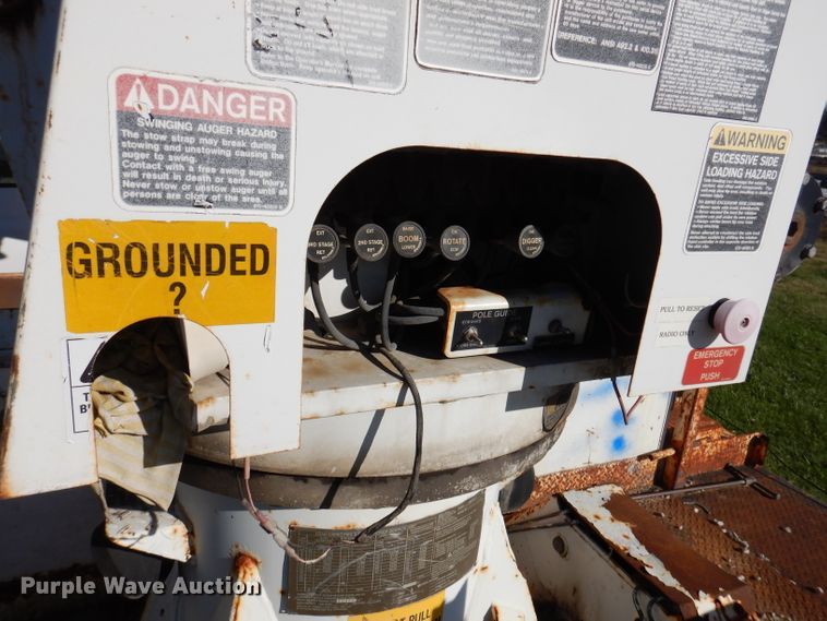 image for item KA9596 2005 International 4300  digger derrick truck