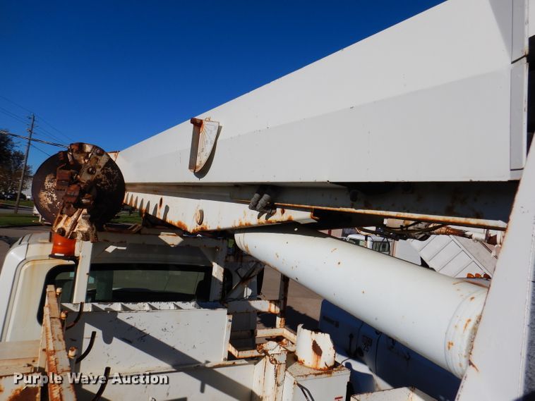 image for item KA9596 2005 International 4300  digger derrick truck