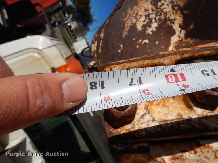 image for item KA9596 2005 International 4300  digger derrick truck