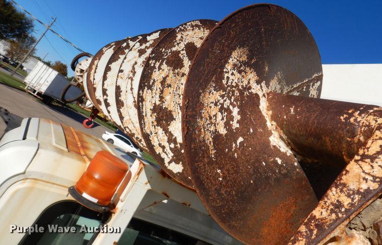 image for item KA9596 2005 International 4300  digger derrick truck