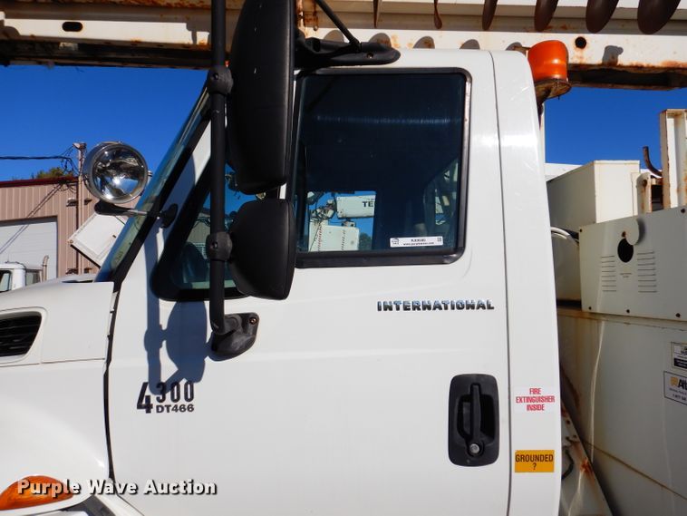 image for item KA9596 2005 International 4300  digger derrick truck