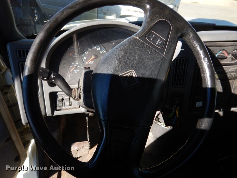 image for item KA9596 2005 International 4300  digger derrick truck