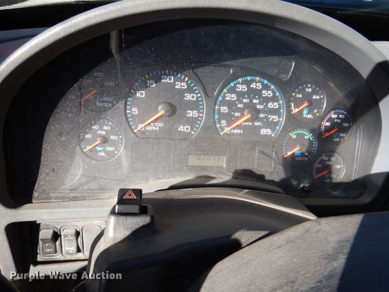 image for item KA9596 2005 International 4300  digger derrick truck