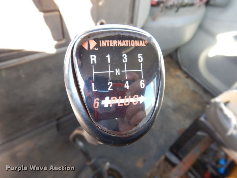 image for item KA9596 2005 International 4300  digger derrick truck