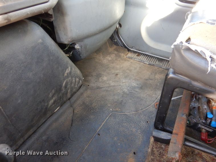 image for item KA9596 2005 International 4300  digger derrick truck