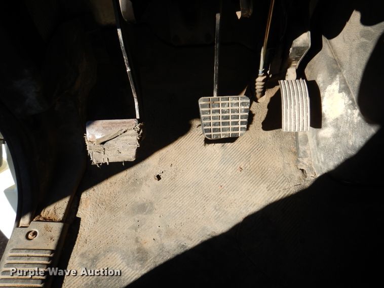 image for item KA9596 2005 International 4300  digger derrick truck