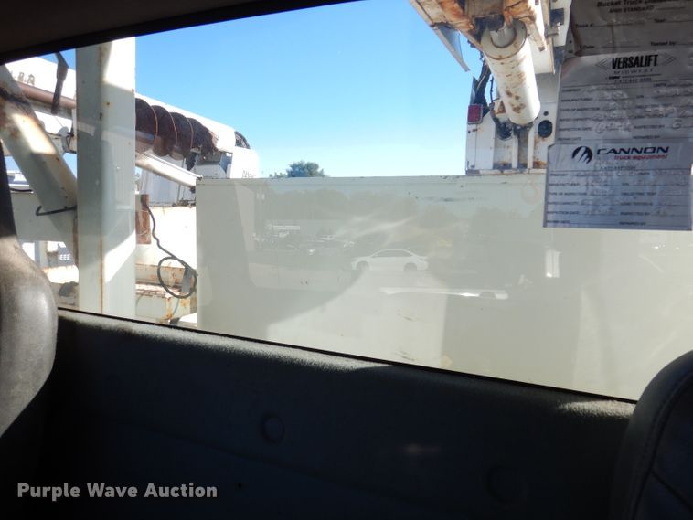 image for item KA9596 2005 International 4300  digger derrick truck