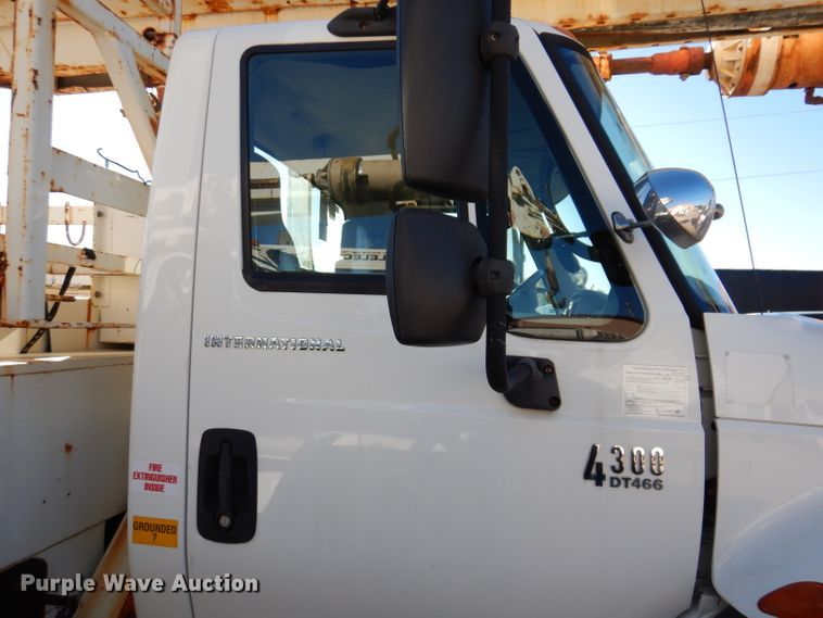 image for item KA9596 2005 International 4300  digger derrick truck