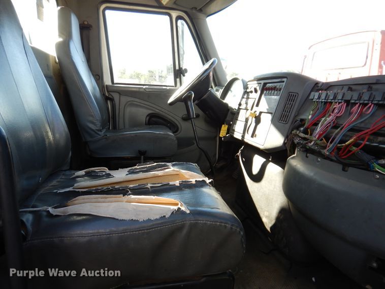 image for item KA9596 2005 International 4300  digger derrick truck