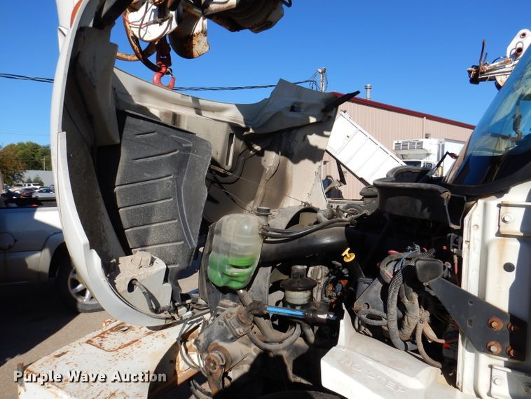 image for item KA9596 2005 International 4300  digger derrick truck