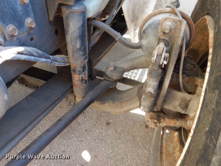 image for item KA9596 2005 International 4300  digger derrick truck