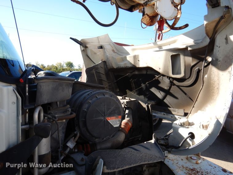 image for item KA9596 2005 International 4300  digger derrick truck