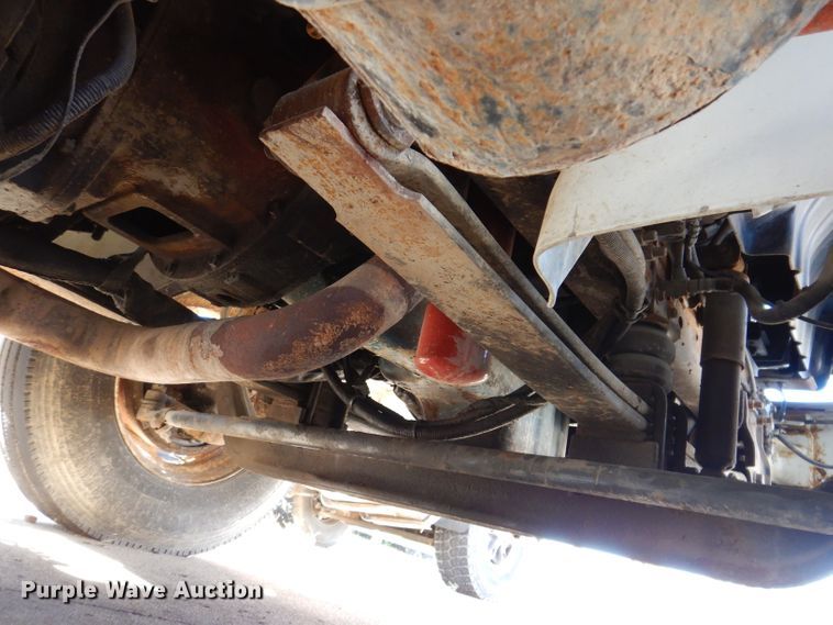 image for item KA9596 2005 International 4300  digger derrick truck