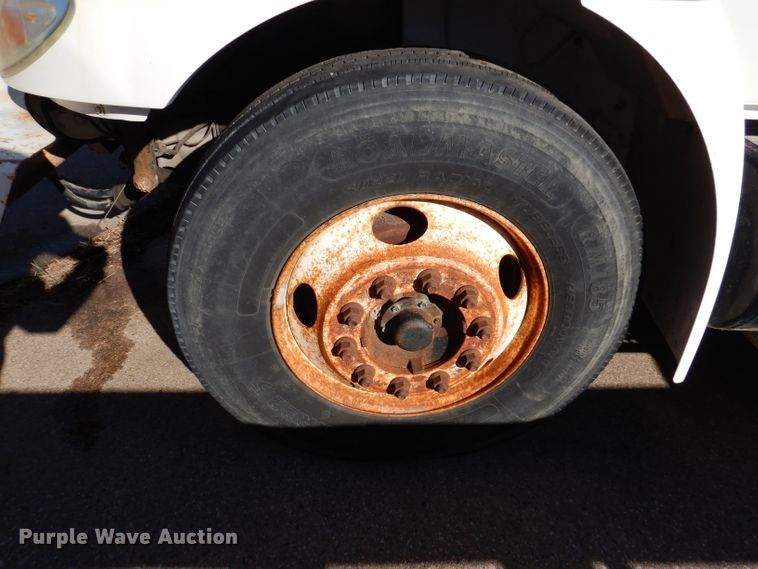 image for item KA9596 2005 International 4300  digger derrick truck