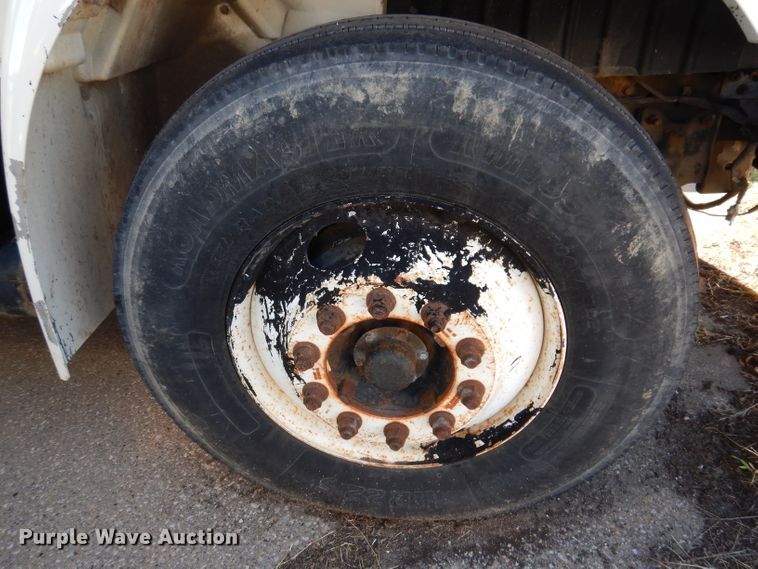 image for item KA9596 2005 International 4300  digger derrick truck