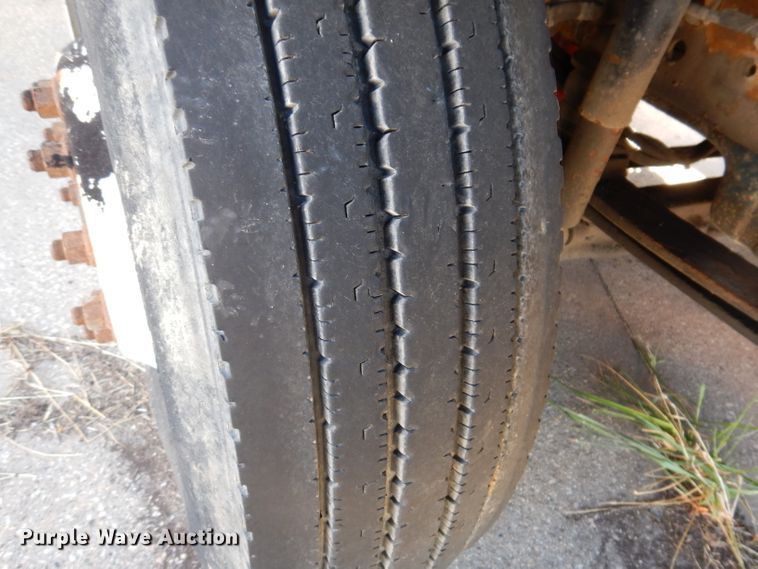 image for item KA9596 2005 International 4300  digger derrick truck