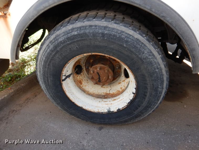 image for item KA9596 2005 International 4300  digger derrick truck