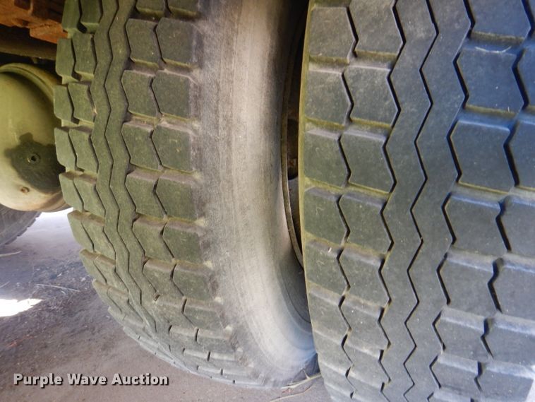 image for item KA9596 2005 International 4300  digger derrick truck