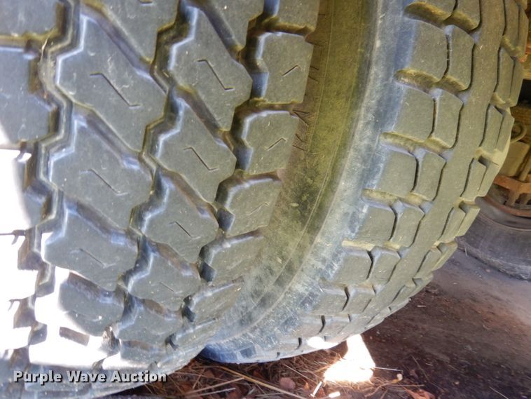 image for item KA9596 2005 International 4300  digger derrick truck