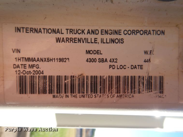 image for item KA9596 2005 International 4300  digger derrick truck